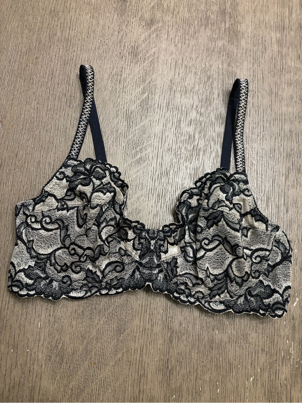 Wacoal Lost In Lace Unlined Bra SZ 38D 65769 Underwire Black & Beige
